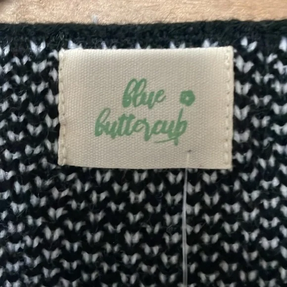 Blue Buttercup size large black and white Aztec cardigan with pockets - Picture 4 of 9